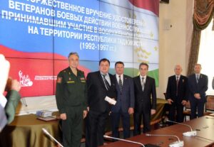 Торжественное вручение удостоверений Ветерана боевых действий в Общественной палате РФ